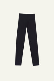 Adriana Performance: luxury activewear handcrafted in Spain, versatile for all-day wear. High-waist, stretch-design with sustainable technology. Enhances performance, offering UPF50+ protection, quick drying, and odor resistance. QR Anti-Microplastic tech included for eco-consciousness.